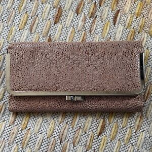 Chic Snakeskin Textured Brown Clutch with Kisslock